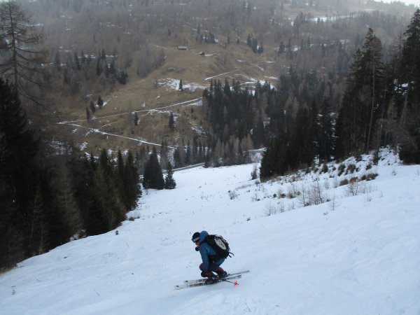 die Sonnenseite ist teilweise aper