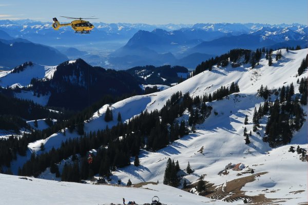 Absetzten der Retter am Unfallort