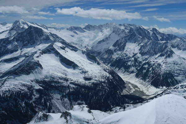 Blick über den Schlegeisstausee auf Möseler und Hochfeiler