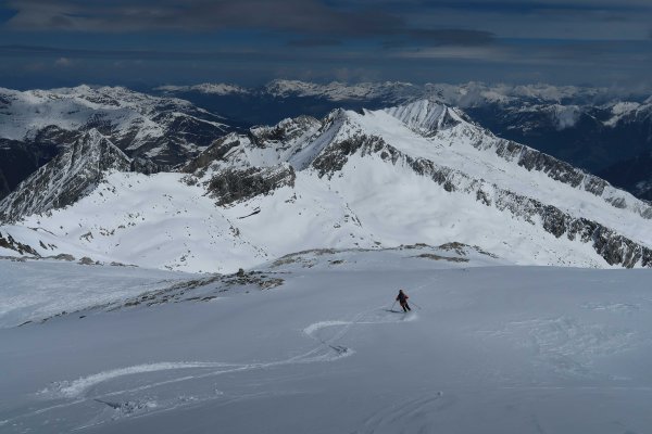 Gipfelabfahrt im Puver