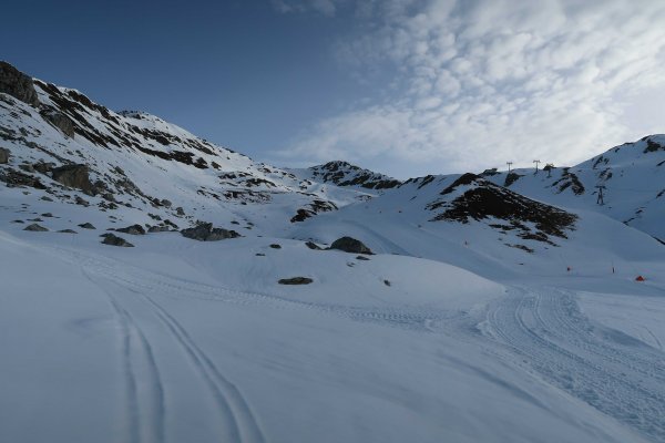 Pistenaufstieg zur obersten Bergstation