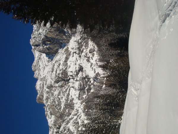 sanfte Wiesen - brüchige Schneeoberfläche