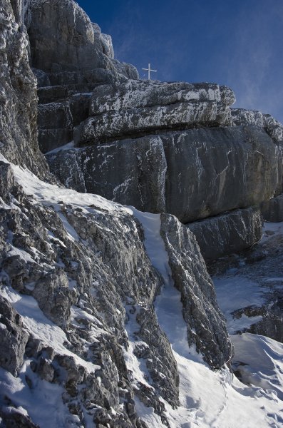 Blick zum Gipfelkreuz