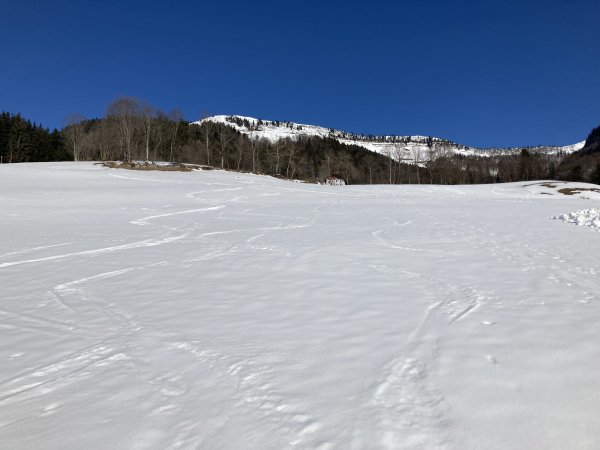 Von der Strasse weg Schnee