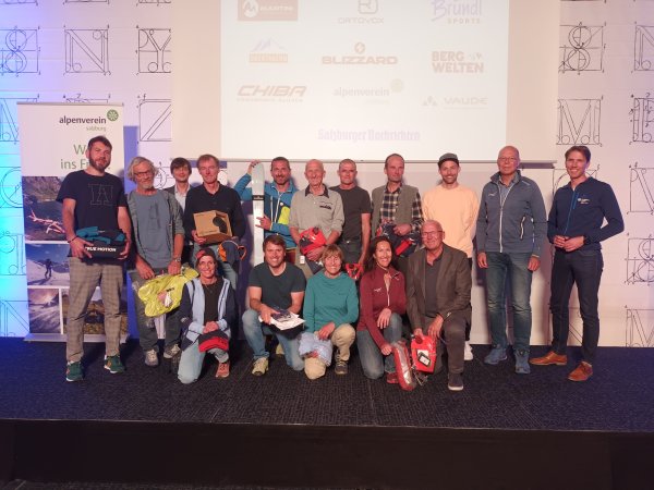 Gewinner:innen und Vertreter:innen der Kooperationspartner