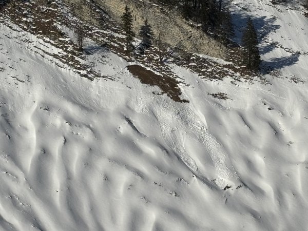 Am Gartenberg in der Sonne kleine Rutsche