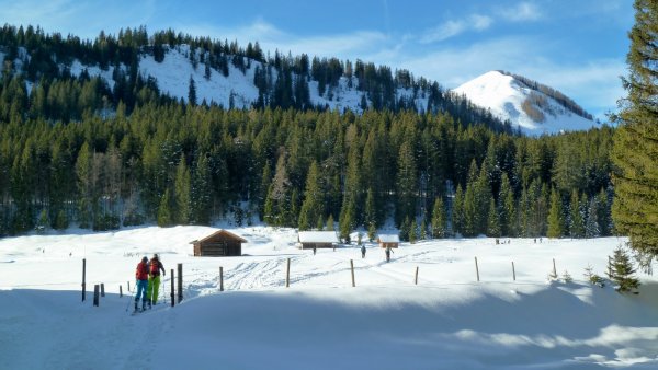 Abzweigung und Blick zum Labenberg