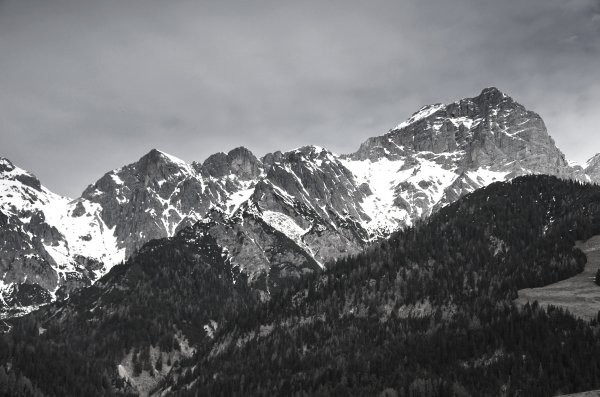 ganz links Bichauer Scharte, ganz rechts Selbhorn