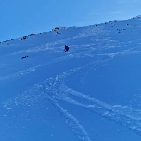 Versteckte Steine unterm Pulver