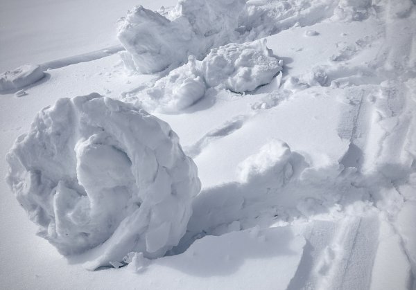 steile Südseite hat sich gestern schon entladen, - soweit überhaupt noch Schnee vorhanden war