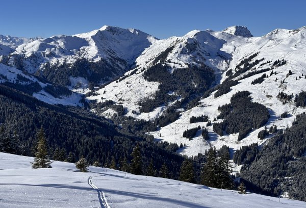 weiter oben durchgehende Schneedecke