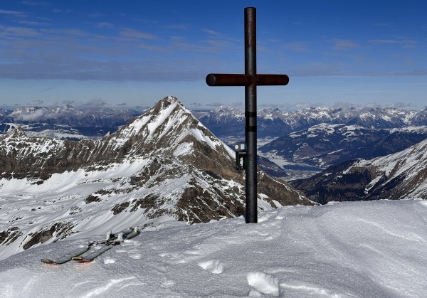 Hocheiser mit Blick über den Zeller See zu den Steinbergen