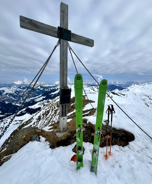 blau über den Steinbergen