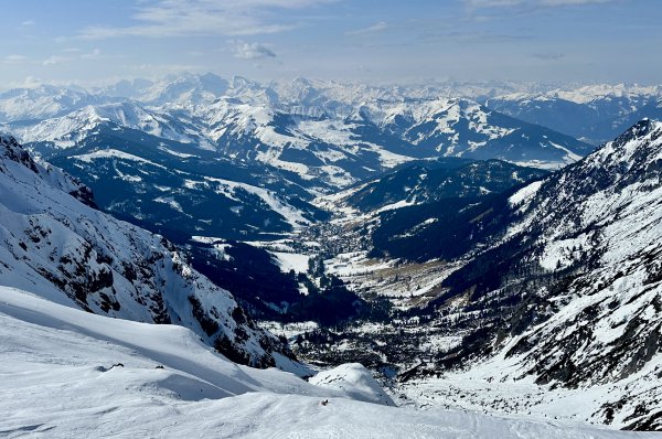 zwei waren wohl zu früh, warten an der Stufe auf Firn