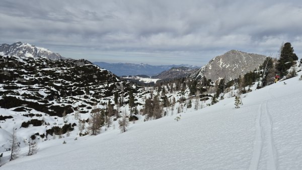 Blick zur Angeralm und Tristkopf