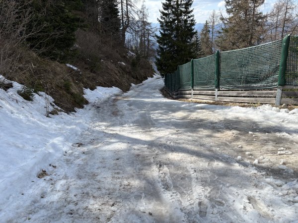 Umfahrung z.T. eisig und ein paar Steine