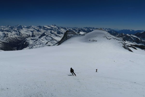 Abfahrt vom Gipfelhang