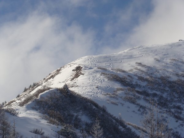 Abfahrt über den Gipfelrücken