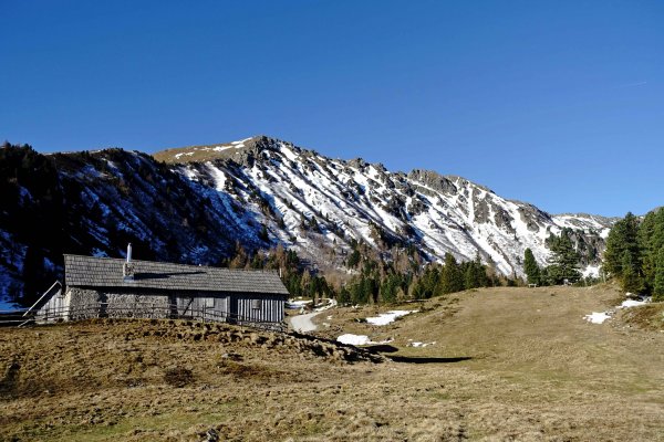 Scheibelalm m. gr. Hengst und markant die gefahrene Rinne #4 (ganz rechts)